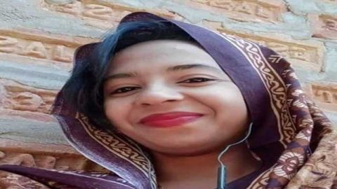 Bangladeshi girl showing her boobs on VC