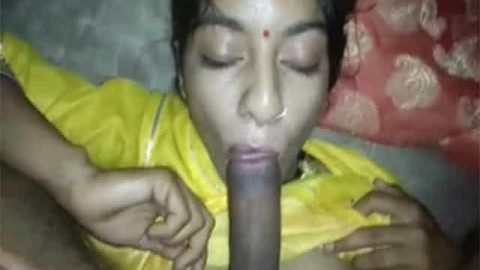Beautiful Rajasthani Bhabhi blowjob topless show video