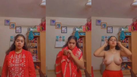 Beautiful south Indian wife makes hubby horny with nude selfie mms