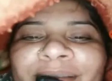 Desi BBW Bhabhi shows boobs and pussy on VC