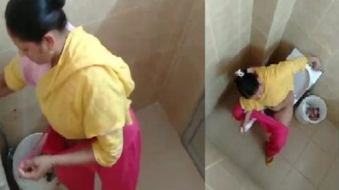 Indian aunty pissing in viral hidden cam sex