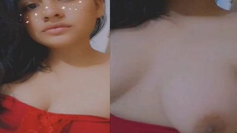 Indian girlfriend boobs show selfie viral video
