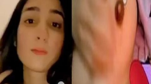 Instagram hot Pakistani sex girl topless selfie