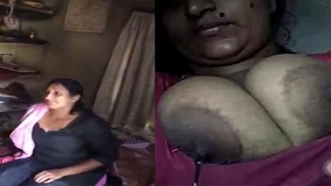 Mallu chechi exposing nude body to friend