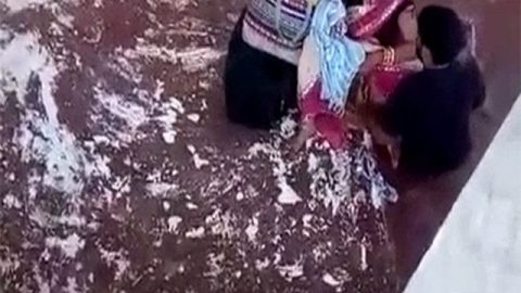 Mature Wife Outdoor Pussy Fingering by Lover