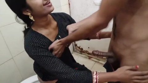Nagpur hot Marathi couple live hardcore sex in bathroom