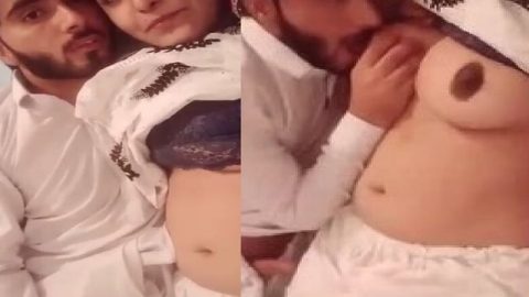 Paki wife boobs show and hubby sucking viral MMS