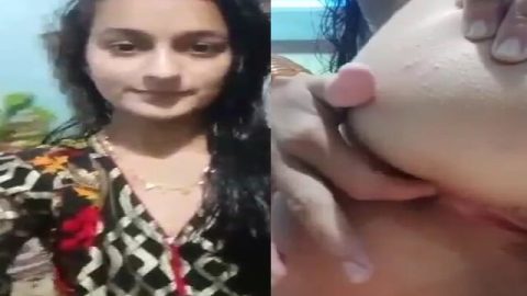 Pakistani sex girlfriend viral anal fingering