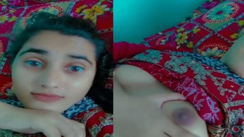 Pakistani sex maal showing her cute boobs selfie