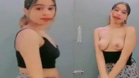 Snapchat girl boobs show in disappearing status