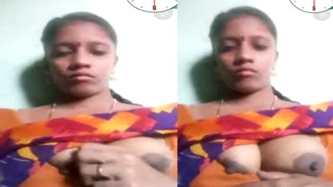 Tamil aunty boobs show in open blouse viral show