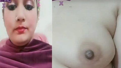 Tango app boob show of sexy Anaya Chaudhari