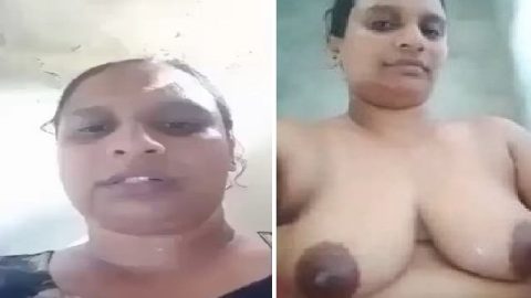 Tanker MILF nude bath and pussy spreading video