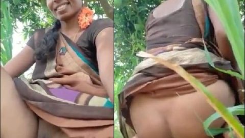 Telugu wife showing her ass and pussy outdoors
