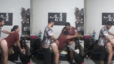Viral hot threesome chudai mms of Bengali milf aunty with two neighbour guys