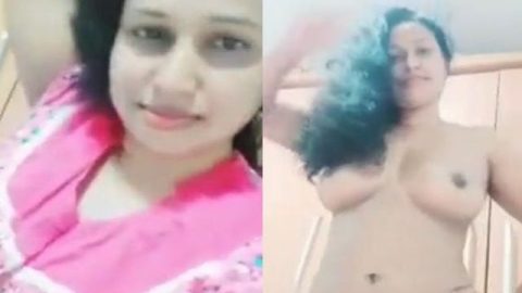 Beautiful Sri Lankan girl nude show selfie