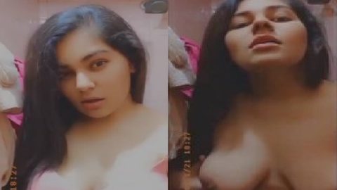 Beautiful girlfriend sexy boobs show viral MMS
