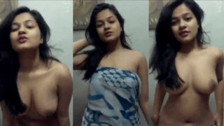 Gorgeous Beauty Strips Sensual Moves