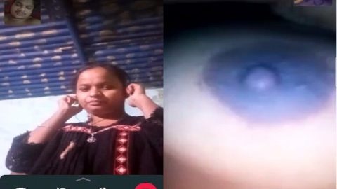 Bhabhi showing boobs and pussy viral MMS