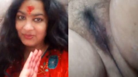 Big boobs wife showing her small pussy on cam