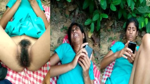 Desi girl bushy pussy show outdoors