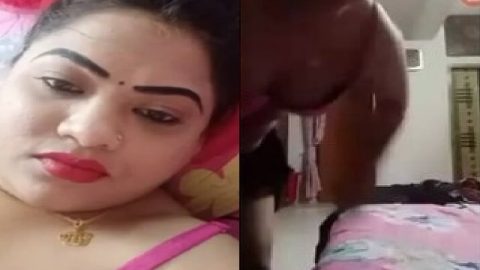 Chubby bhabhi boobs show in viral pink bra