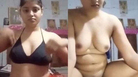 Cute Indian girl naked pussy show selfie MMS