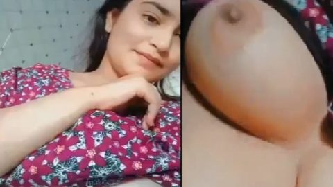 Girlfriend big boobs and bald pussy viral show