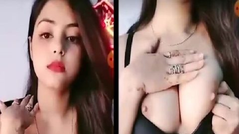 Gorgeous cam girl Mira viral boobs showing live