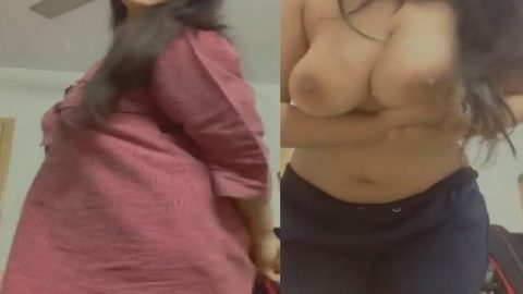 Gorgeous maal naked big boobs exposing selfie