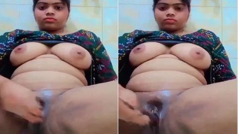 Horny girl pussy orgasm with brinjal masturbation