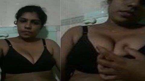 Mallu sex horny girl fingering in washroom