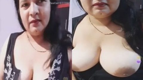 Mature Bhabhi big boobs show on live cam 1