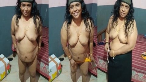 Mature Indian aunty changing dress on cam