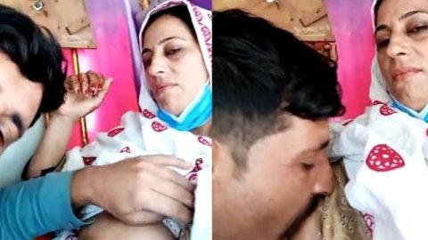 Mature Pakistani Bhabhi boobs sucking inside truck