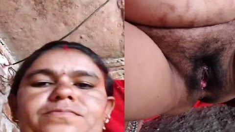 Mature village aunty showing hairy pussy on cam