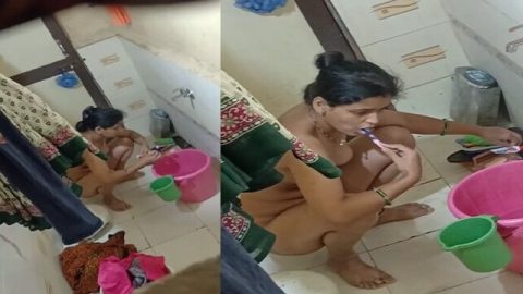 Naked bhabhi in bathroom brushing before nude bath