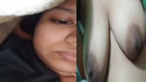 Naked big boobs showing chubby Indian girlfriend