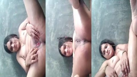 Sexy Bhabhi pussy show on a live video call