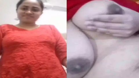 Sexy bhabhi nude breasts showing on video call