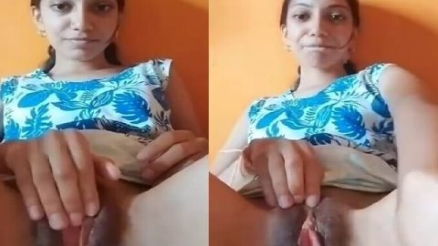 Skinny girl Indian fingering puffy pussy MMS