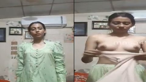 Small boobs Desi girl nude dress change video
