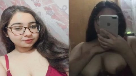 Topless before mirror showing big boobs viral MMS
