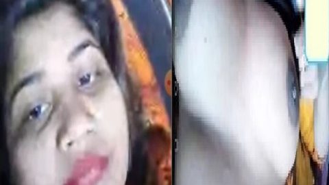 Village bhabhi showing big boobs on video call