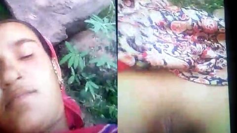 Village bhabi naked outdoor sex with neighbor