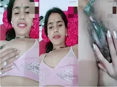 Horny Desi Bhabhi Shows Boobs and Pussy