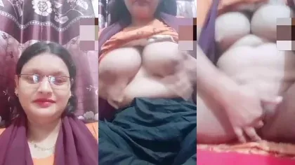 Horny Desi Milf Show Boobs Fingering For Bf
