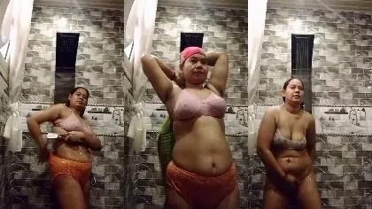 Horny Milf Hot Boobs Bathing Masterbation With Cucumber Creamy Pussy