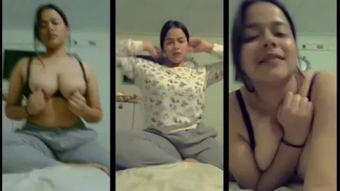Seductive Indian Girlfriend Showing Off Her Boobs During...