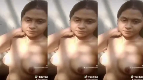 Beautiful Cute Gf Nude Showing 2